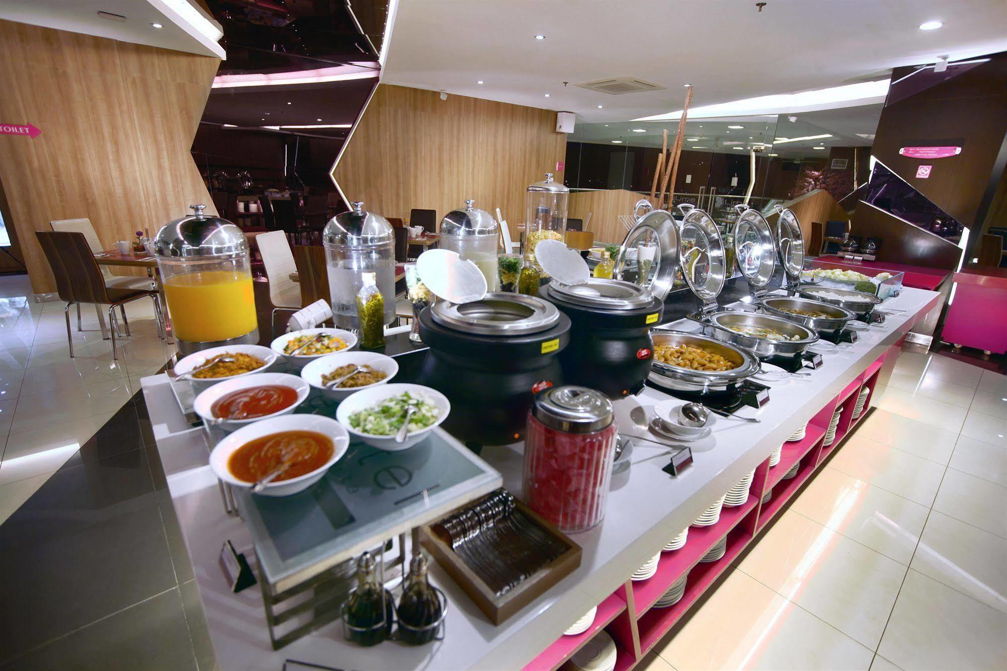 Favehotel Ltc Glodok Dżakarta Zewnętrze zdjęcie